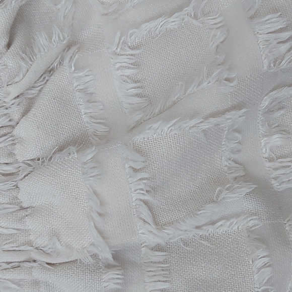 H&M textured white hi waist shorts - Picture 3 of 5